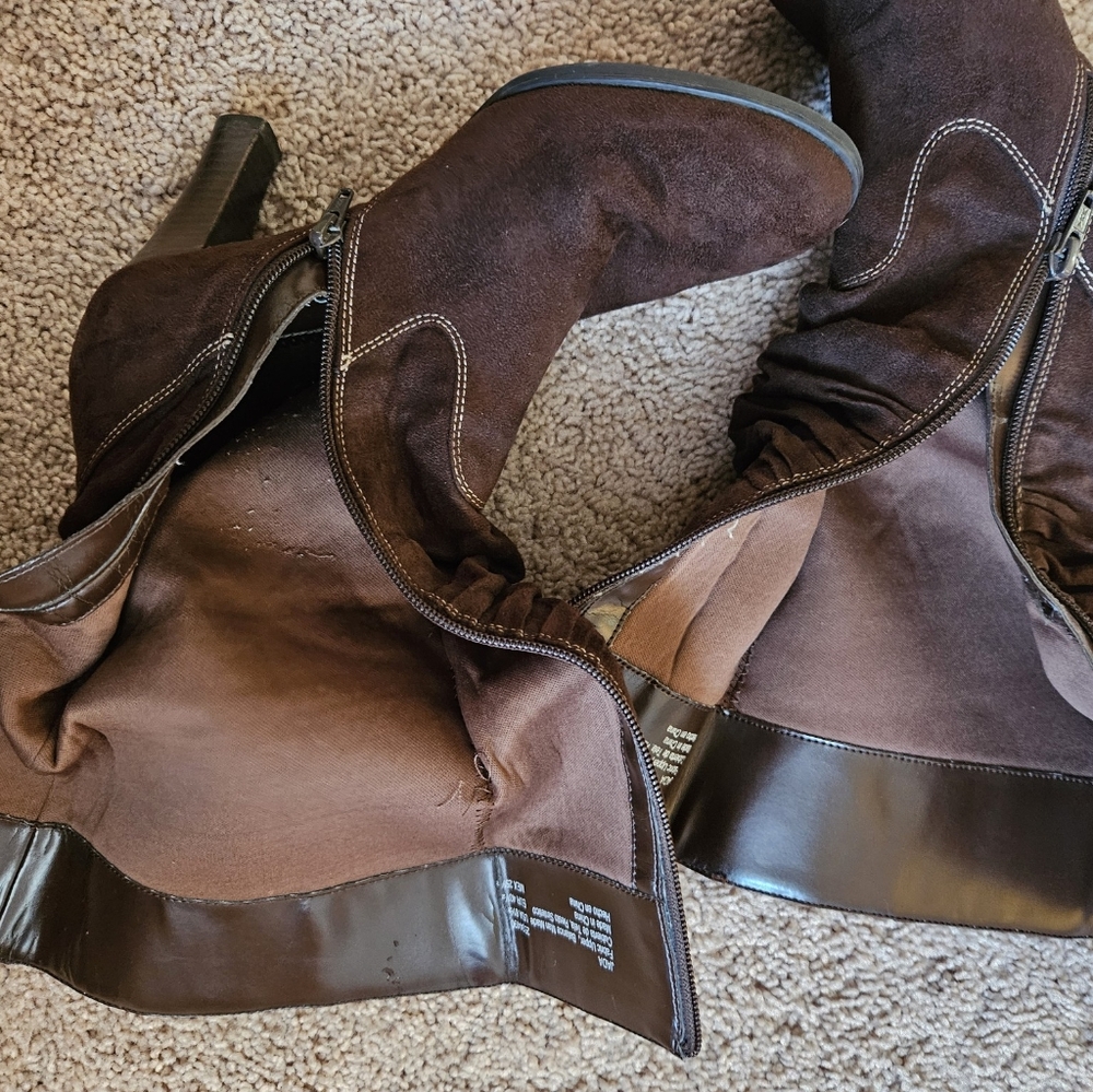 Boots - Picture 2 of 5